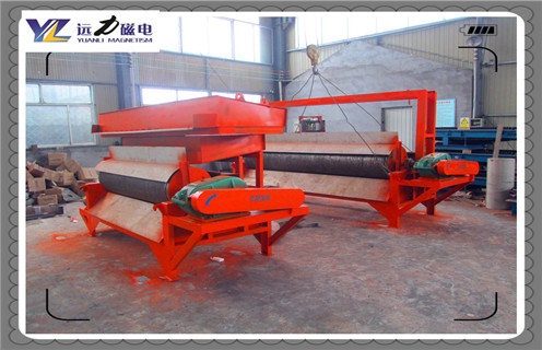 广东钛尾矿湿式磁选机_广东钛尾矿湿式磁选机铁精粉流程及转速有什么规定 ,在保证选矿效果的前提下，如果矿浆流速越快，则设备在单位时间内处理能力及单位时间内精矿的产量提升，同时由于 减少了电耗、人工成本等选矿成本，有利于选矿收益的增加。而实际选矿生产中，矿浆流速是受到诸多限制的，不可能无限制的提高矿浆流速来提升选矿收益。 一、广东钛尾矿湿式磁选机_广东钛尾矿湿式磁选机铁精粉流程及转速有什么规定 1、从选矿作用力的角度考虑。流经磁选工作面的矿浆速度决定了作用于沉积在梯度吸附区域表面颗粒上的剪切力，因此，影响到磁性chanp-in的回收率和品位，一般情况下，流速过高时会造成磁性超贫品位的增加而同时损失部分回收率。 2、选择不同号磁选机设备是根据客户产量及需求而定，而樱桃视频污污污APP下载樱桃视频污污污APP下载磁电选矿设备厂生产小磁选机也是根据客需求而定制，随着路打开，越来越多小产量客户来选择小磁选机，它在市场上有***客户群。樱桃视频污污污APP下载磁电选矿机械小磁选机设备筒皮采进耐磨涂层替了普通筒皮，耐磨度了8-10倍左右，同时磁选机滚筒是***度稀土永磁材料来制造，这样保证磁选机磁力持久性，磁场可以从500GS-13500GS以上都可以定制，合理结构设计及磁系组装 二、广东钛尾矿湿式磁选机_广东钛尾矿湿式磁选机铁精粉流程及转速有什么规定 1、湿式磁选机有三种槽体：顺流槽体、逆流槽体、半逆流槽体。不一样槽体对于物料的精细度的工作也不一样，这个详细的选择还要依据周身环境的，地质及物料的特色，然后结合自然条件选择再依据设备的特色进行选择，防止出现“不适应”运作疑问出现。 2、湿式磁选机三种槽体的特色：顺流式湿式磁选机相对逆流式和半流式的槽体来说，它的处理才能大，顺流式槽体适宜于处理较粗粒度的强磁性物料的粗选和精选。顺流式磁选机有一个需要特色留意的地方即是：***严厉的操控给矿的粒度，不能过大或许过小，过大的时分脉石与磁性物体别离不开，磁性矿粒简单损失于尾矿，会下降精矿的质量。顺流式槽体湿式磁选机可以完成连体机工作，进步精矿的质量。 3、逆流式磁选机适宜于细粒强磁性矿藏的粗选与扫选工作，回收率较高，但精矿档次较低。由于粗粒物料易沉积阻塞选别空间，更不容别离开来，所以逆流型磁选机不适于处理粗粒物料，尽量防止运用逆流式湿式磁选机进行精选，牢记。 4、半逆流磁选机它一起具有自己顺流槽体的优势和逆流槽体的优势，半逆流磁选机在矿设技术流程中所占的比重略大。它充分体现了顺流式和逆流式的优势，而且还逾越了那两种槽体，由于它还适宜于处理0.5mm以下的矿粒的粗选和精选，不光可以多台串联和并联，还可以完成屡次的扫选和精选。